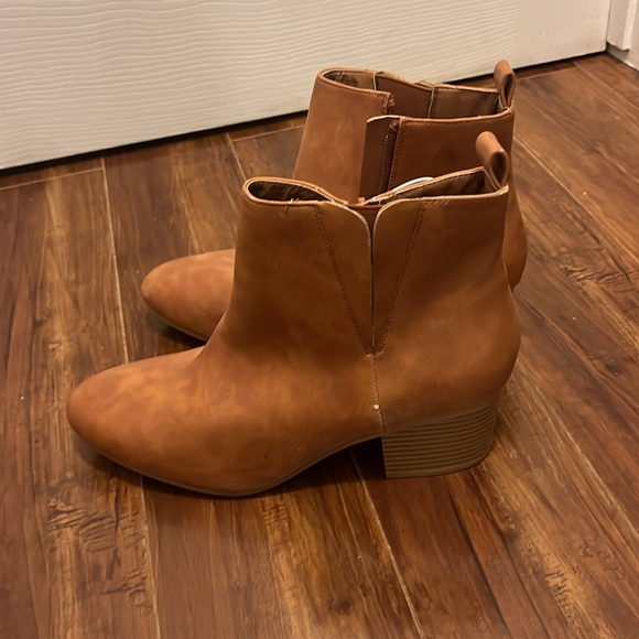 Joe Fresh new w tags brown boots - Picture 2 of 2